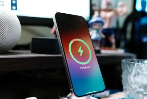 宁晋苹果15换屏服务分享用什么充电器给iPhone15充电更好 